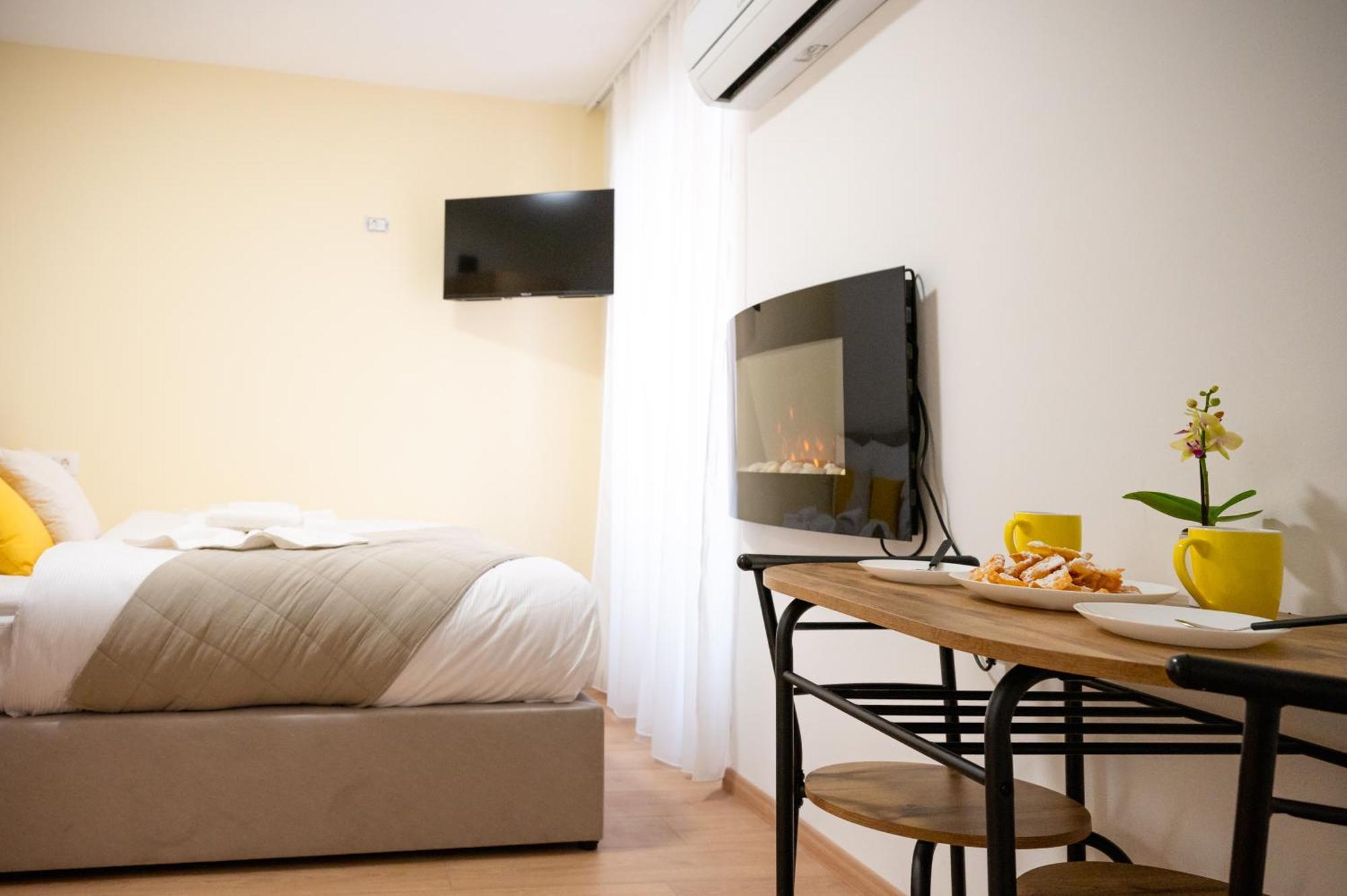 Lev Apartments Izola Exterior photo